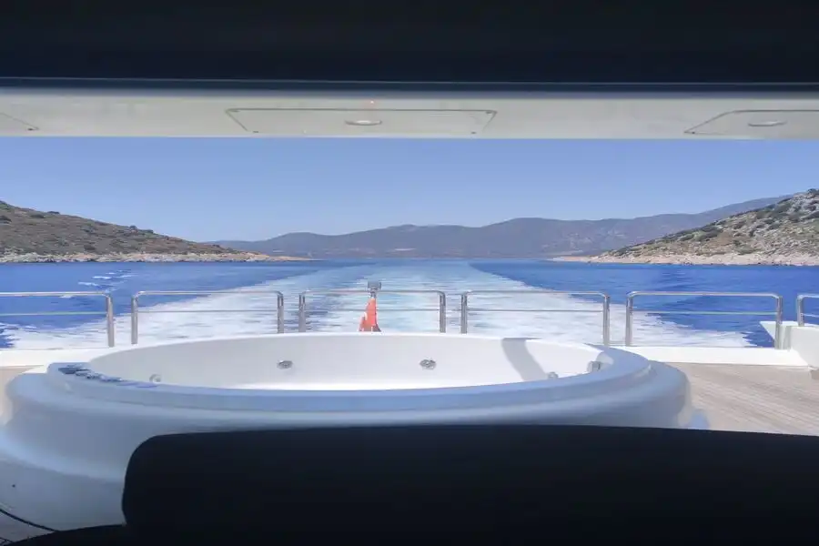 YACHT OBSIDIAN